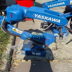 YASKAWA GP12 در حال بارگیری ربات صنعتی دست دوم با کنترلر YRC1000