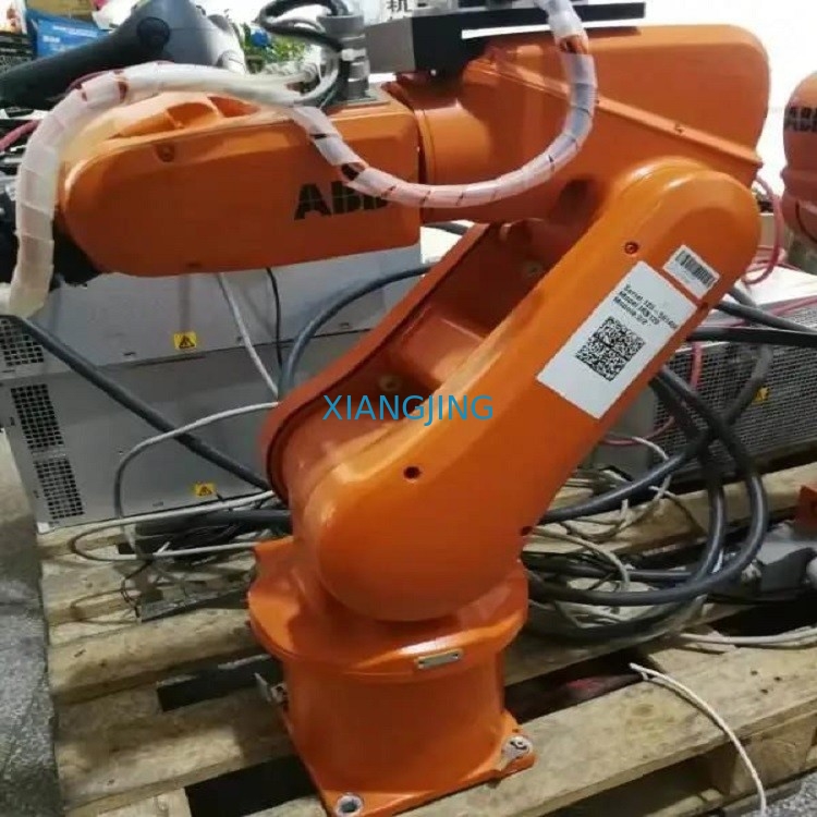 ربات دست دوم IRB1200 استفاده شده ABB با گیره برای چیدن و جاگذاری و تحویل